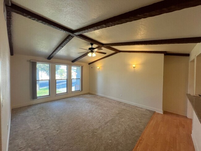 Building Photo - 3 bedroom single story in Manteca!