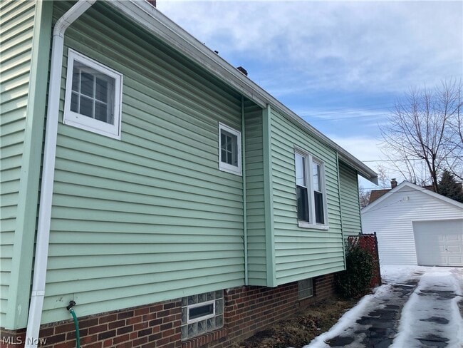 Building Photo - 3780 W 129th St