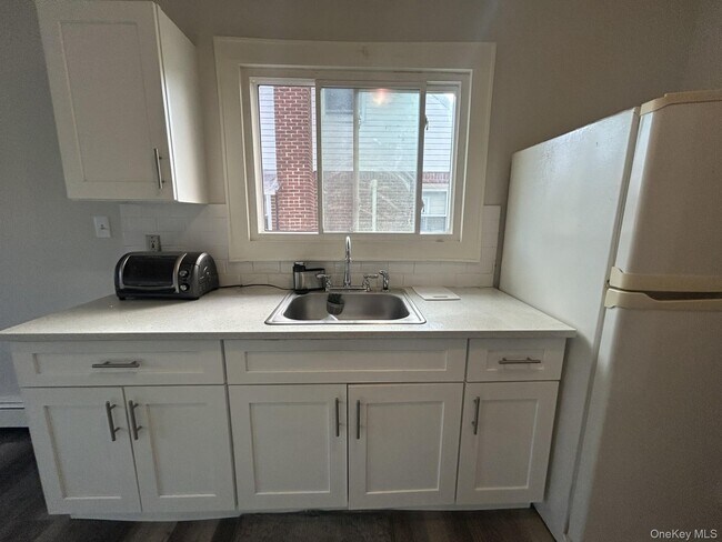Building Photo - 76 Robinwood Ave
