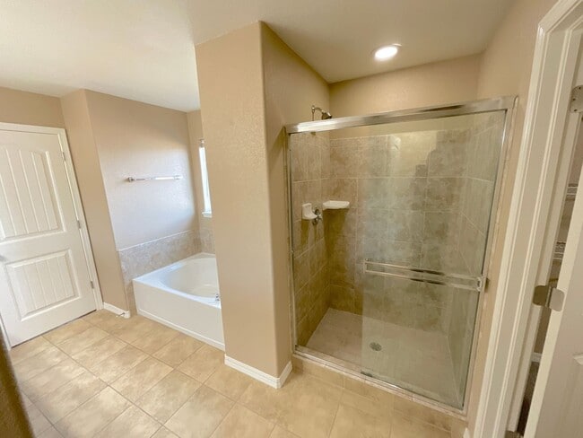 Building Photo - 3 Bedroom Home Available Near N Powers Blvd & Dublin Blvd!