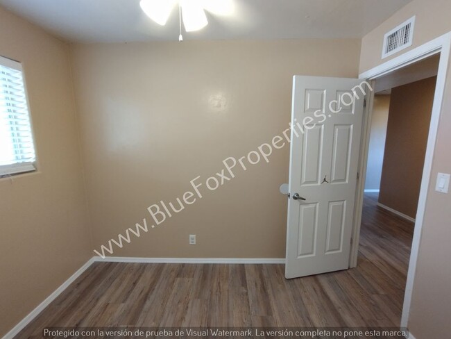 Building Photo - Two Story Townhome, 3 Bed and 1 1/2 Bath