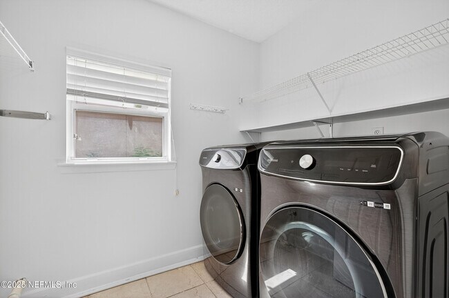 Building Photo - 10008 Sifton Ct