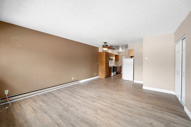 Building Photo - 205 E Aubrey St