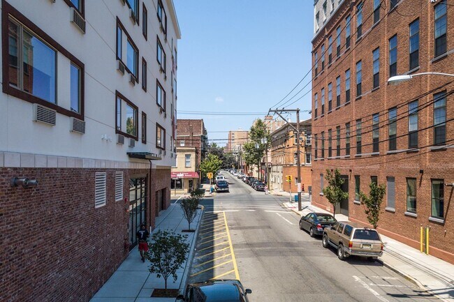 Building Photo - 6122 Hudson Ave