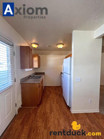 Building Photo - 465 Taft Ave