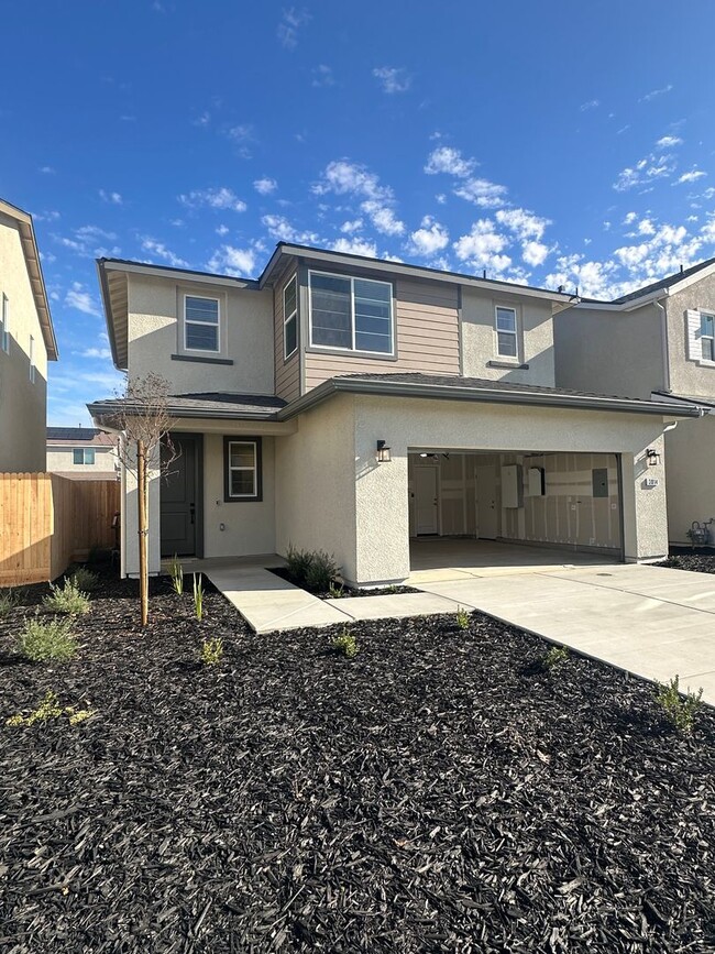 Building Photo - Newly built Woodside home located in Huckl...