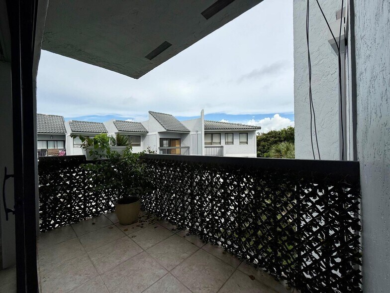 Building Photo - 1720 N Congress Ave