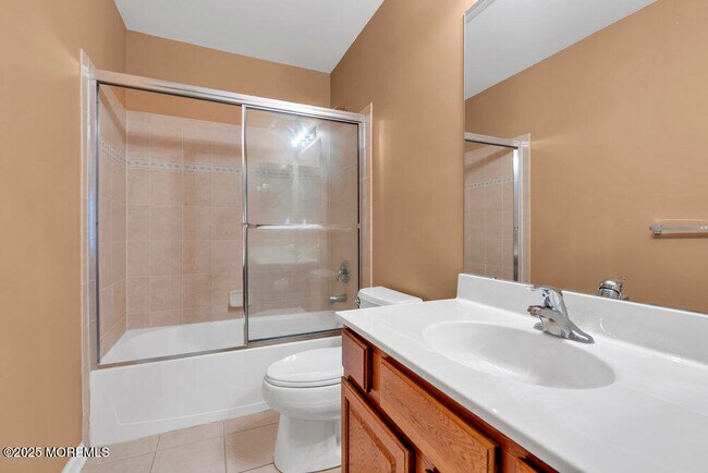 Building Photo - 17 Trumbull Ct