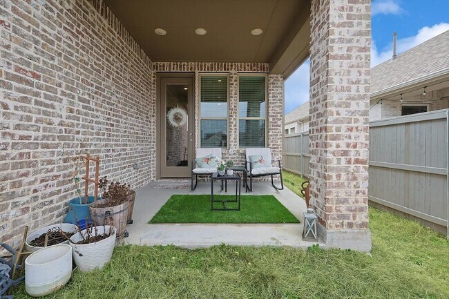 Building Photo - 2340 Gray Dr