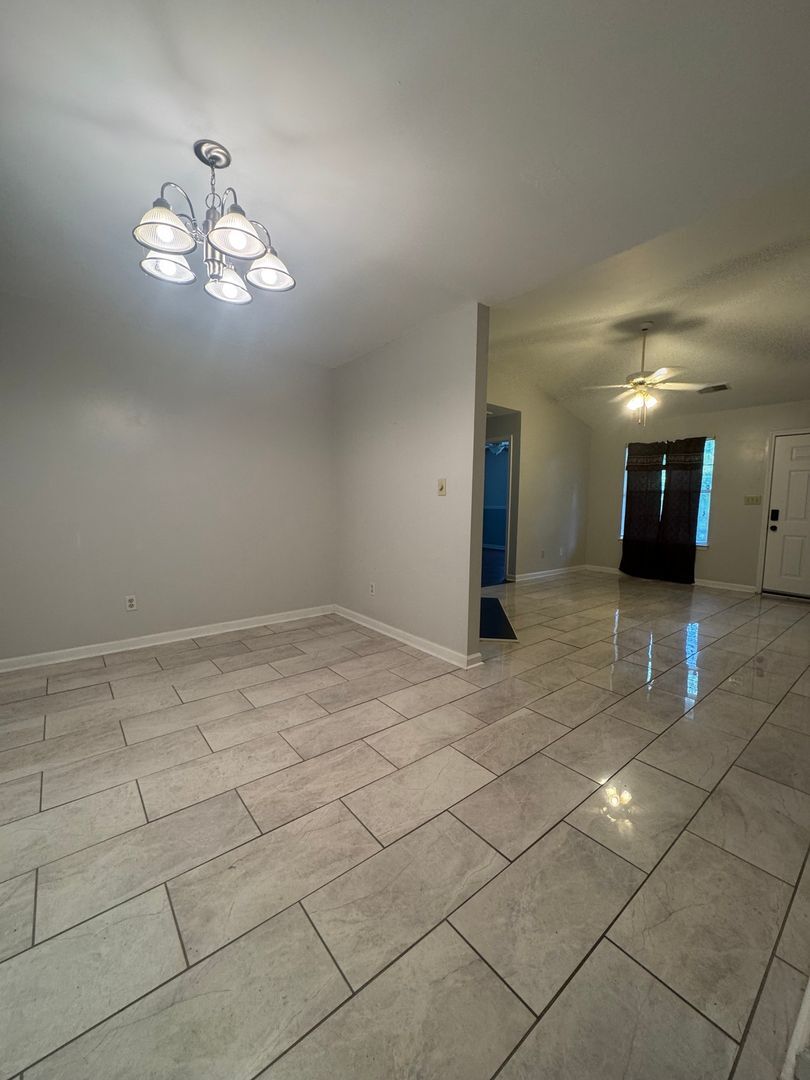 Building Photo - 95 Hampton Oaks Dr