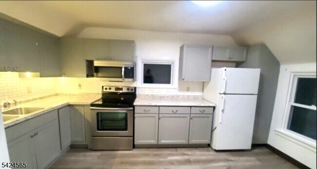 Building Photo - 610 Corliss Ave