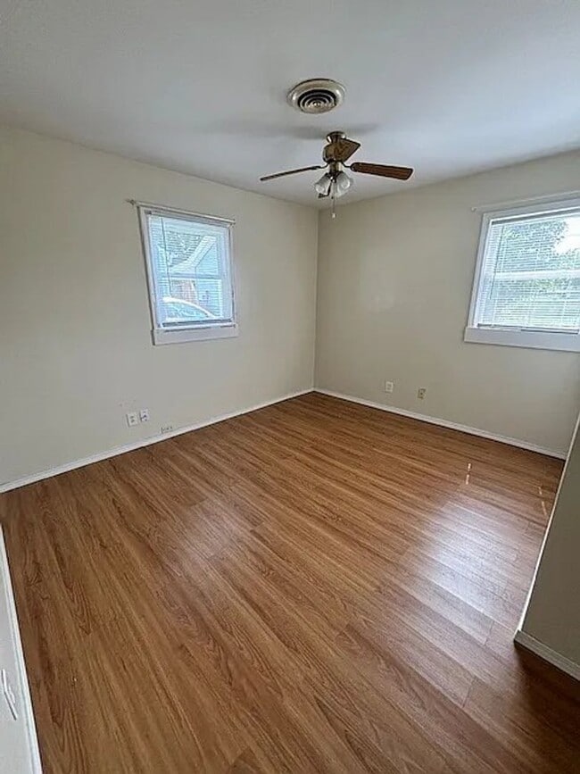 Building Photo - 1324 Fairlawn Dr