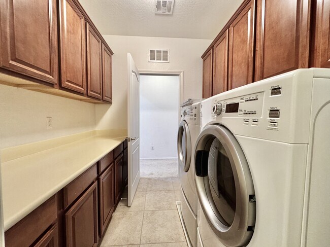 Building Photo - 10037 White Mulberry Dr