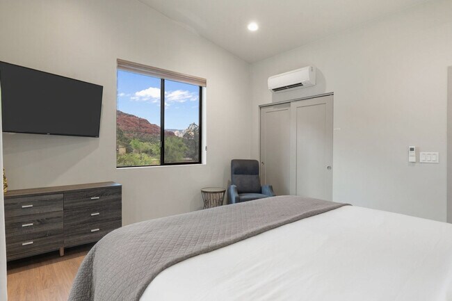 Building Photo - 30 Moondance Ln