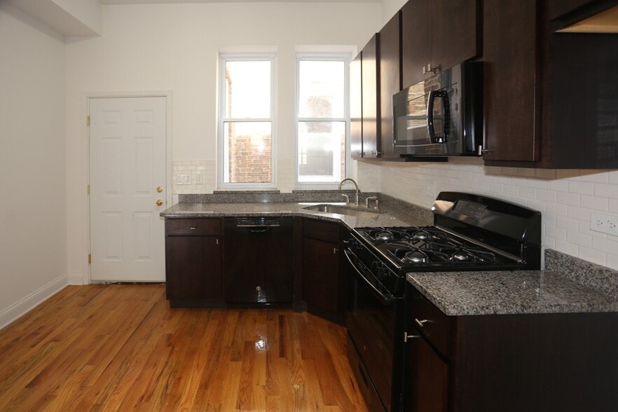 Building Photo - 1706 W Sunnyside Ave