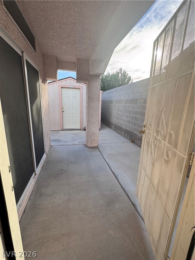 Building Photo - 8217 Broward Ln