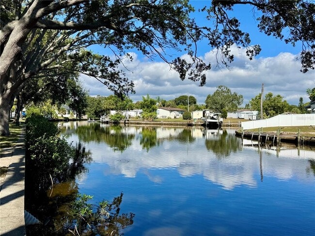 Building Photo - 9205 Tudor Dr