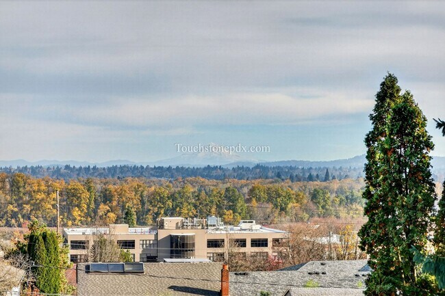 Building Photo - Bright Home with Stunning Mountain Skyline Setting!