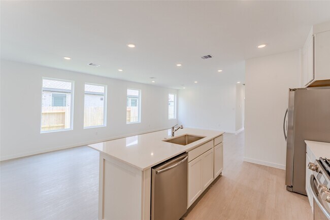 Building Photo - 6671 Iron Clover Dr