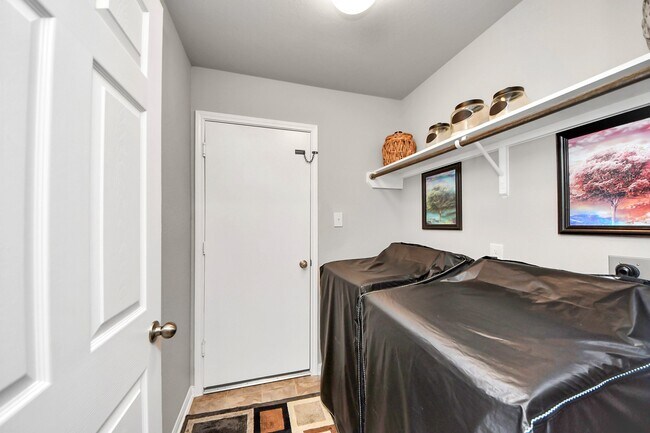 Building Photo - 2918 Silverhorn Ln