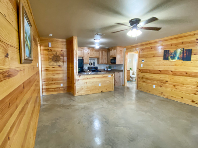 Building Photo - 1517- County Rd 706