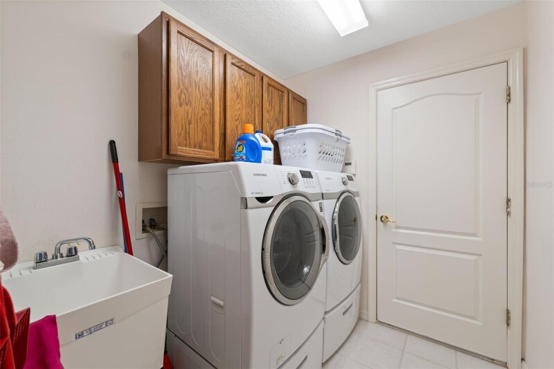 Building Photo - 1201 Dustan Pl