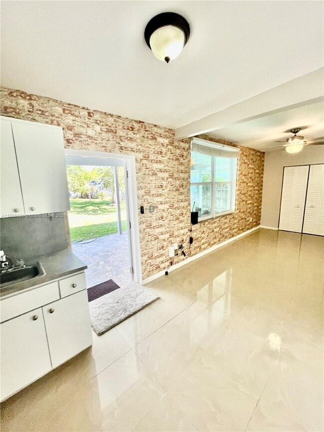 Building Photo - 3135 SW 64th Ave