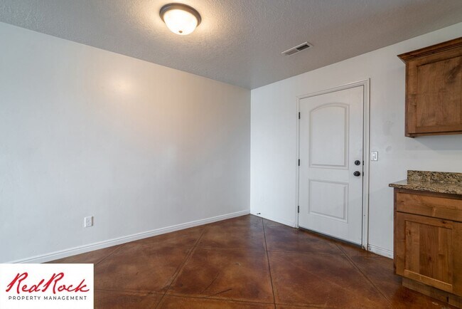 Building Photo - 2801 E 450 N