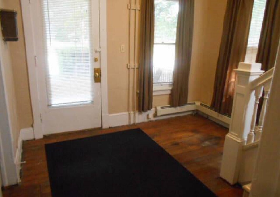 Building Photo - 130 Ridgeway St