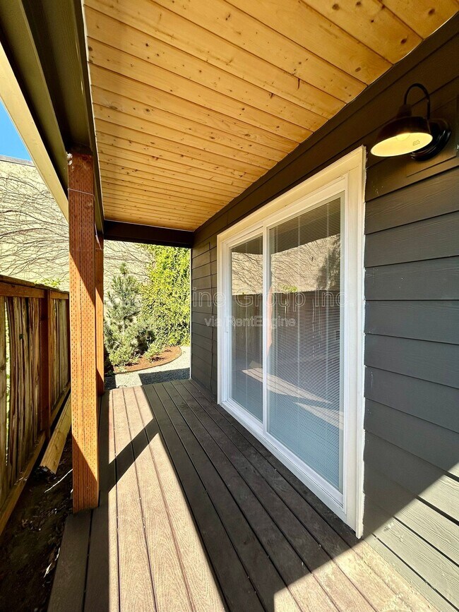 Building Photo - 4831 N Maryland Ave