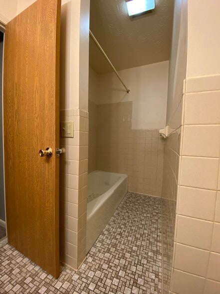 1 full bath - 29 S Main St