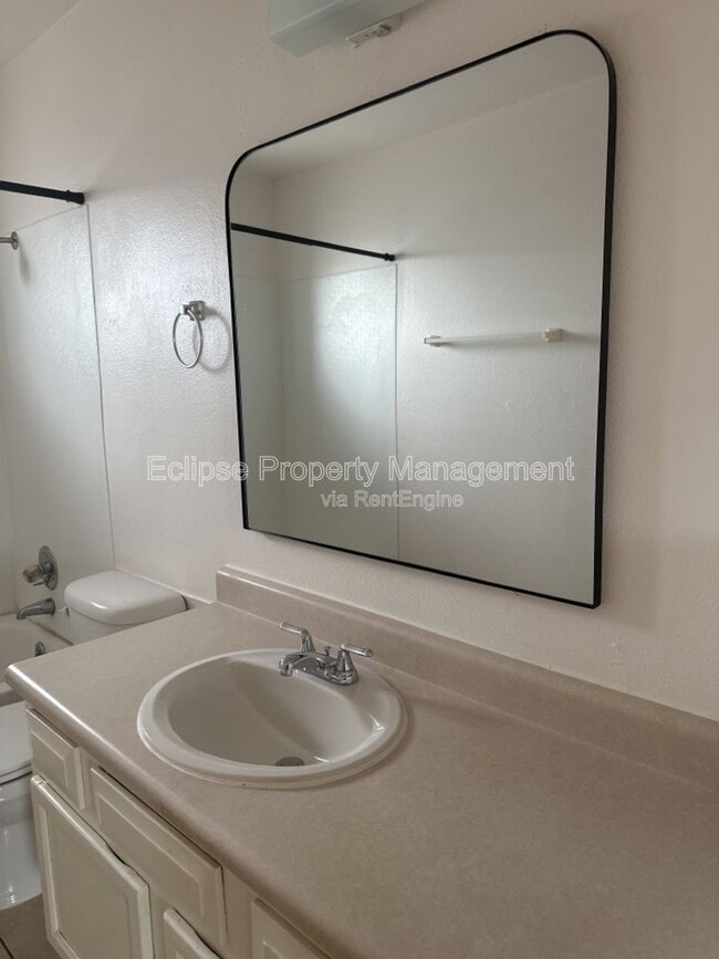 Building Photo - 3247 Main St