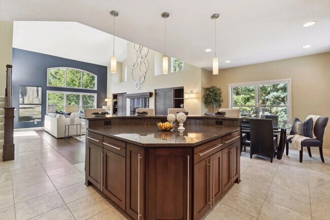 Building Photo - 6484 Ivy Way