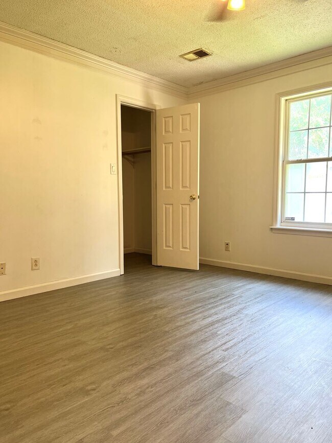 Building Photo - 1047 Shadow Ridge Ave
