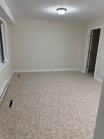 Building Photo - 5500 Vagabond Ln N