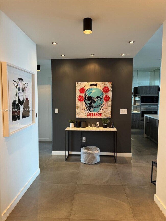 Building Photo - 2020 N Bayshore Dr