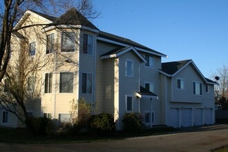 Building Photo - Cute remodeled unit!! A Must see!