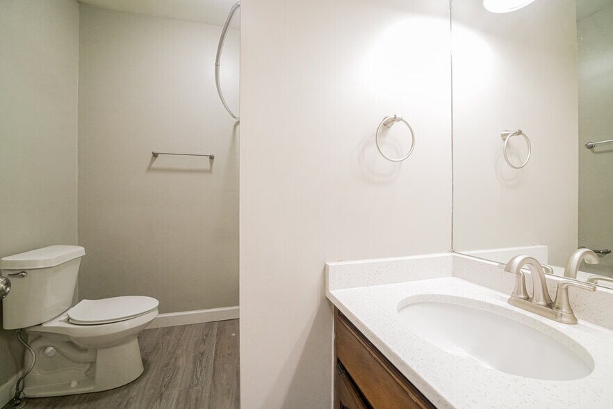 Building Photo - 8601 Stone Creek Ct