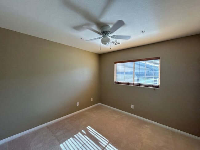 Building Photo - Great Henderson property