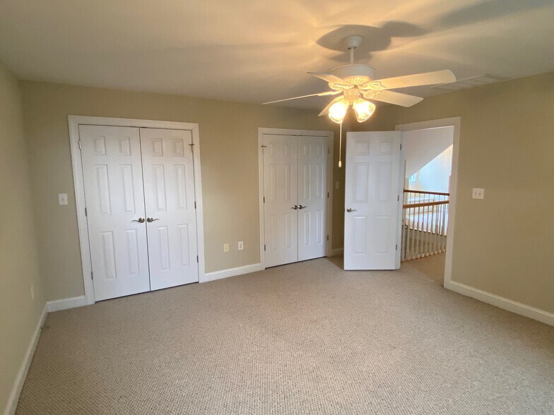 Building Photo - 4903 Pebble Beach Cir N