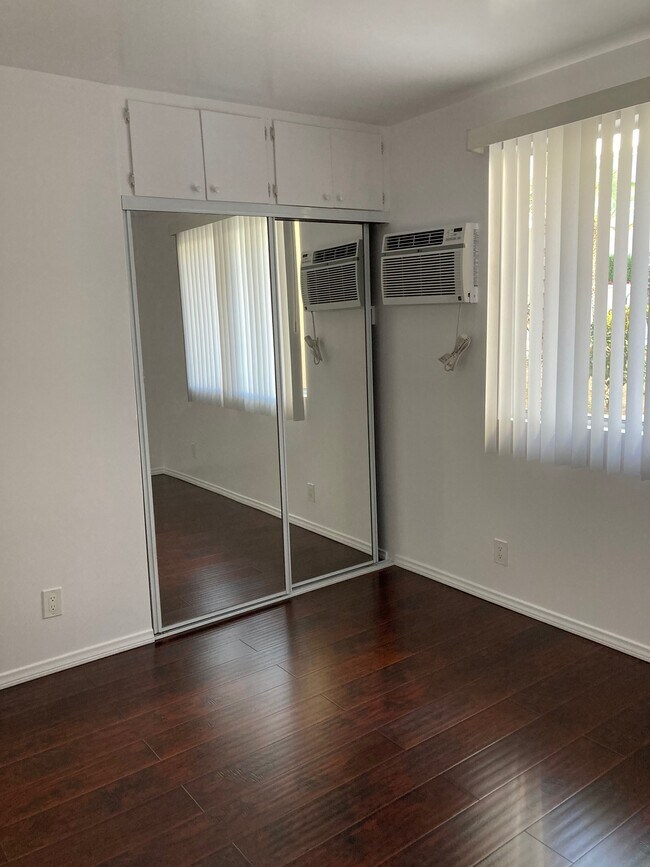 Building Photo - 1900 Grace Ave