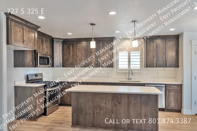 Building Photo - Enormous 5 bed - 3.5 bath Pet-Friendly Wil...