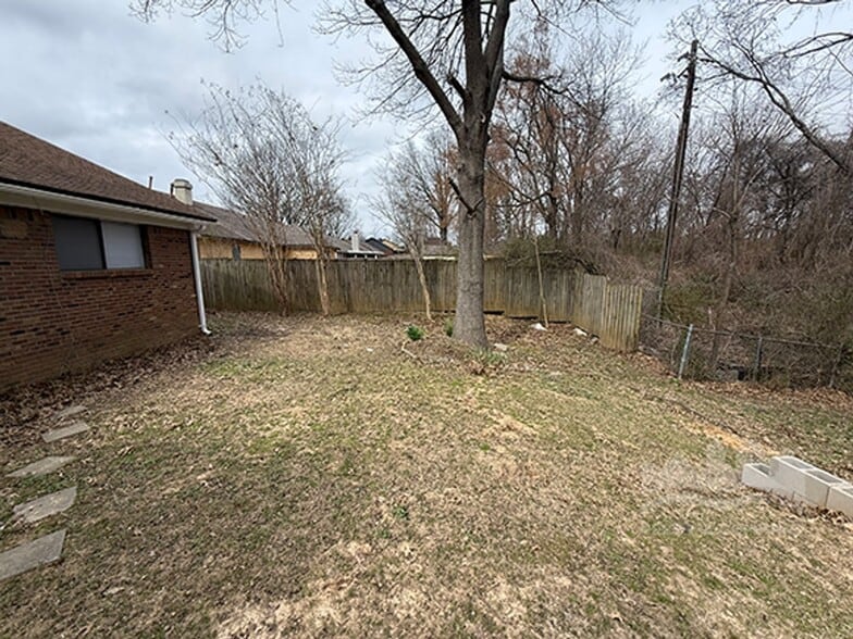 Building Photo - 5700 Ridgetop Dr