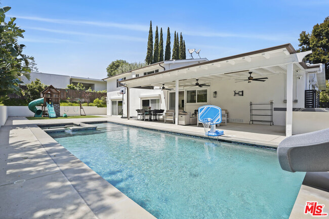 Primary Photo - 16544 Park Ln Dr
