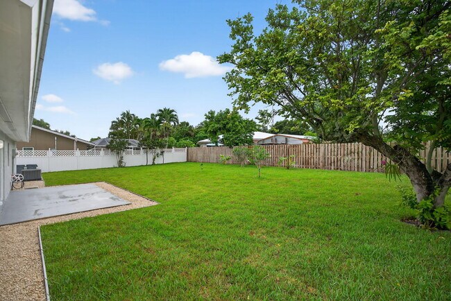 Building Photo - 8776 SE Sandy Ln