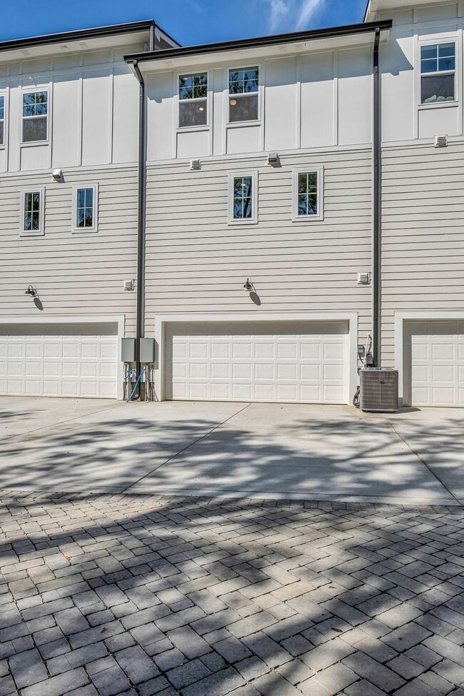 Building Photo - 2019 Maple Vw Ln