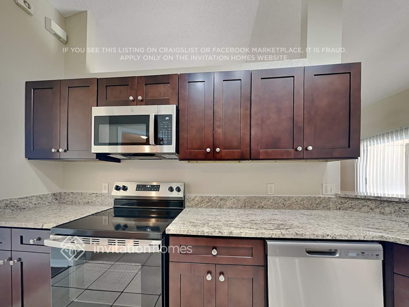 Building Photo - 819 Reflections Loop E