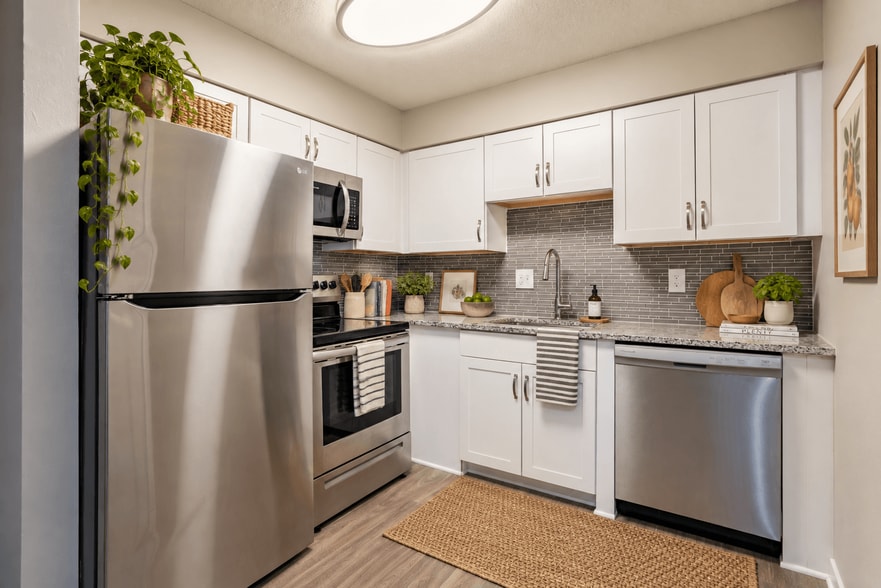 Building Photo - The Waterford Apartment Homes
