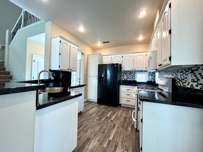 Building Photo - Gated Community! Beautiful 3bd/2.5bth in Folsom