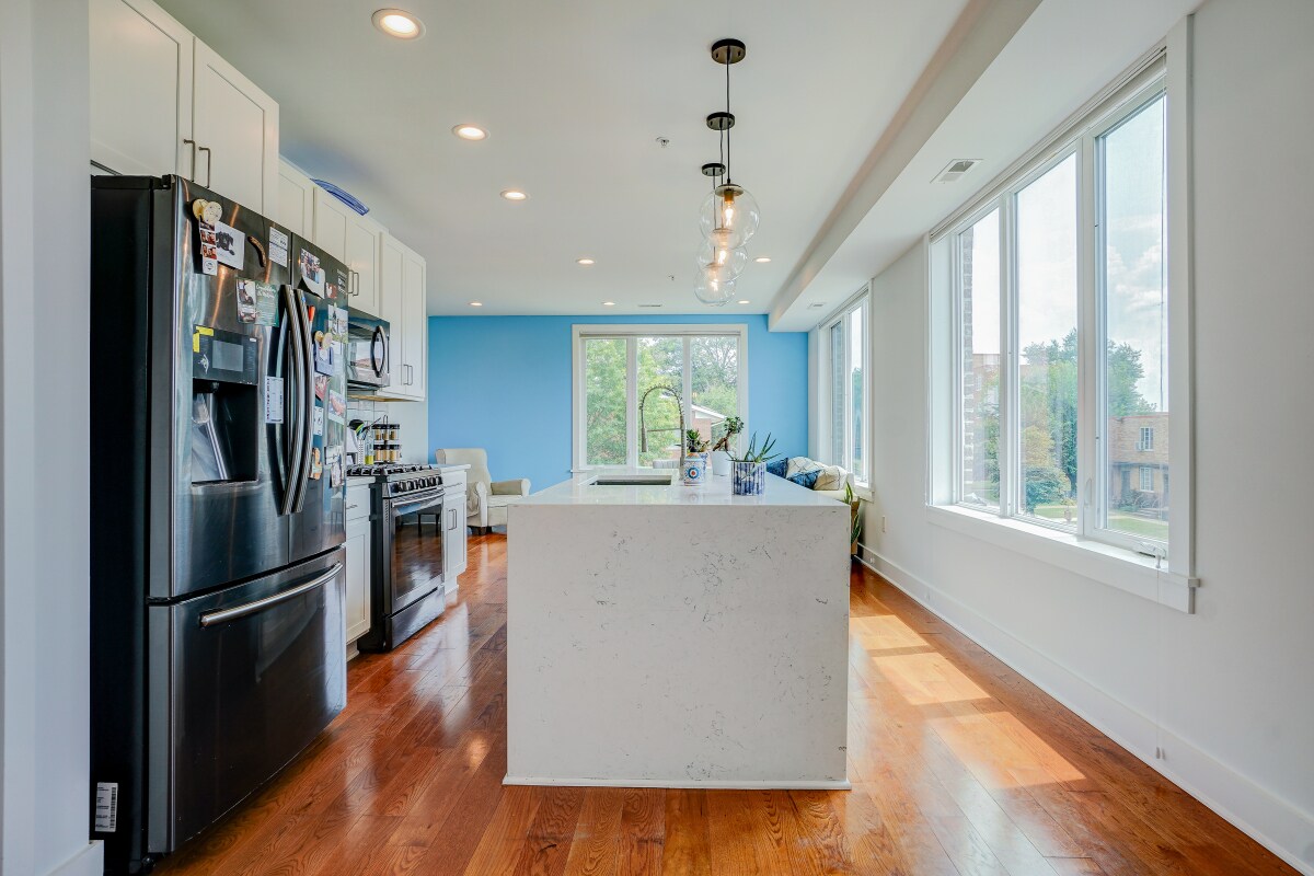 Kitchen - 800 21st St NE